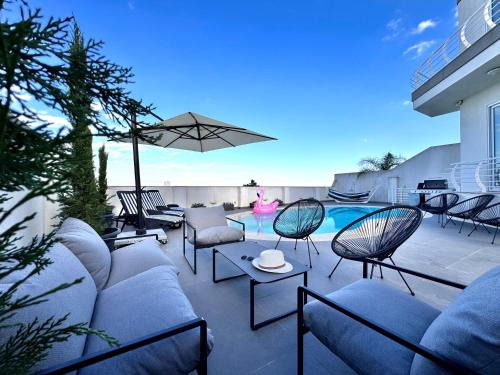 High Ridge Villa | St Julians Hillside villa with Pool