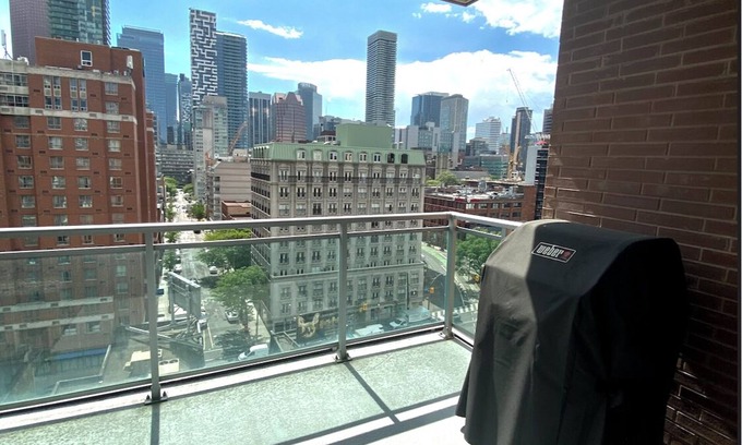 St. Lawrence Condo | St Lawrence 1 Bdrm Condo with Patio & BBQ