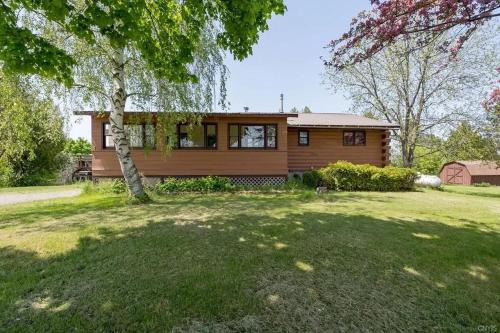 Brier Hill House | St Lawrence River Modern Log Home