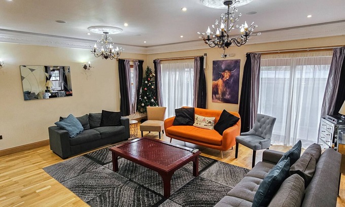 MacMerry Ski Chalet | St Martins 12 Bedroom House - Tranent