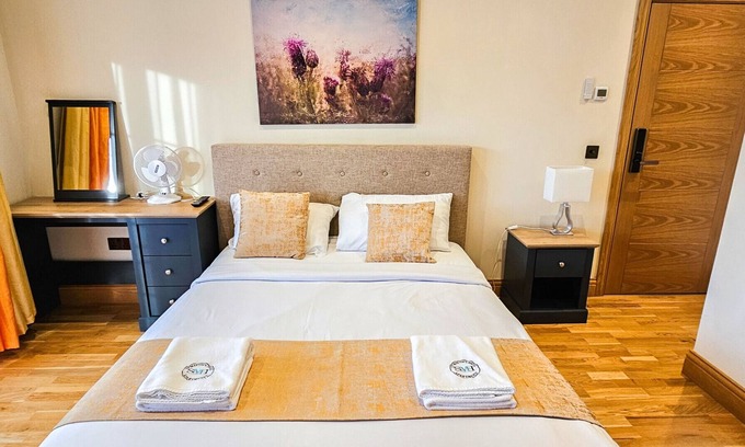 MacMerry Bed & Breakfast | St Martins Guest House - Room 7