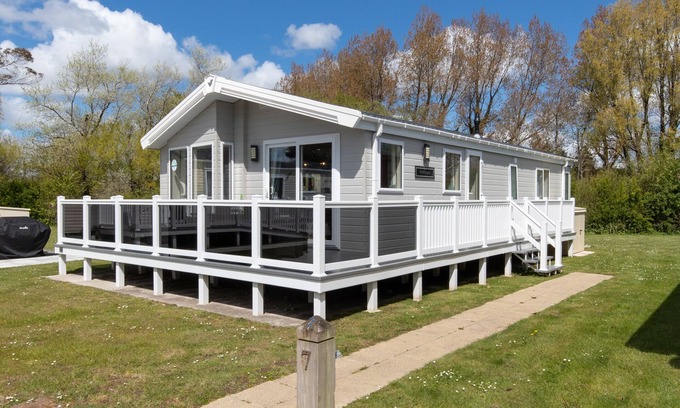 Penally Ski Chalet | St Mary's View - Luxury Lodge, Close to Beach