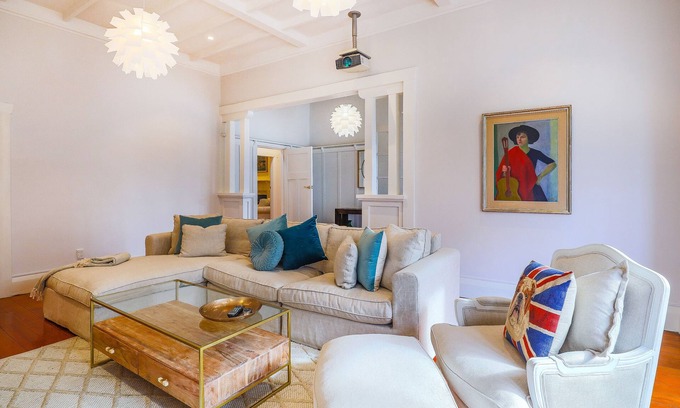 St. Mary's Bay House | St Marys Bay 4 Bedroom Luxurious Villa for 8 & 2 Carparks