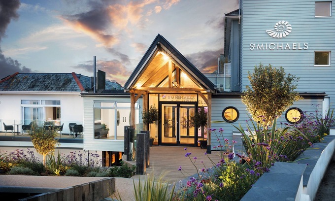 Maenporth Hotel | St Michael's Resort