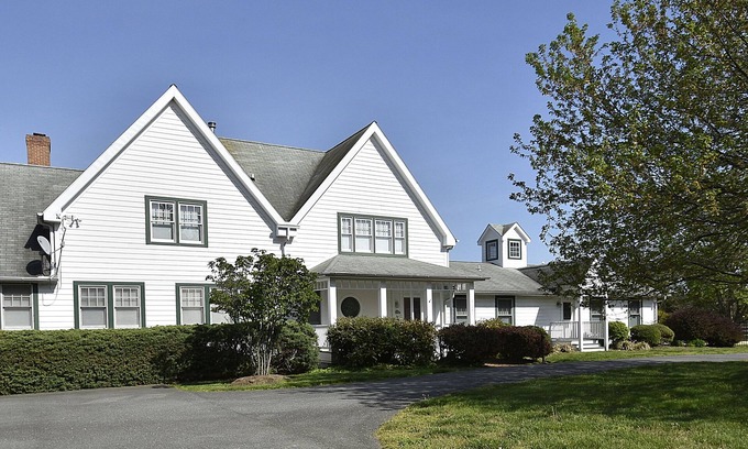 Sherwood House | ST. MICHAELS ESTATE OFFERS WATERFRONT POOL, PIER, DOCK AND 15 ACSnPET FRIENDLY