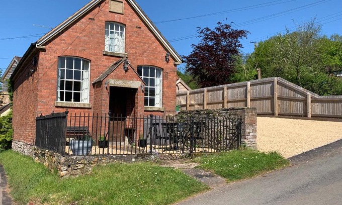 Angelbank House | St Milburga Chapel