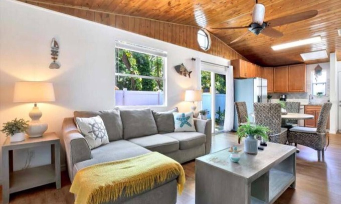 Highpoint Villa | St Pete Airport/Clear Water/Unit B