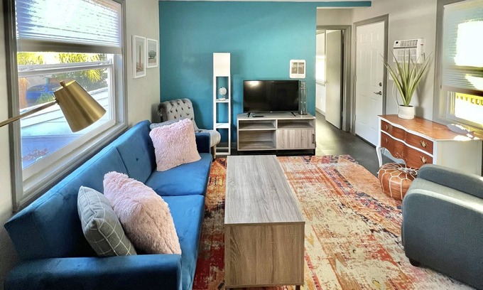Historic Old Northeast Apartment | St Pete Summer Retreat | Renovated (Charming!) 1-BDR Apt Minutes from Downtown