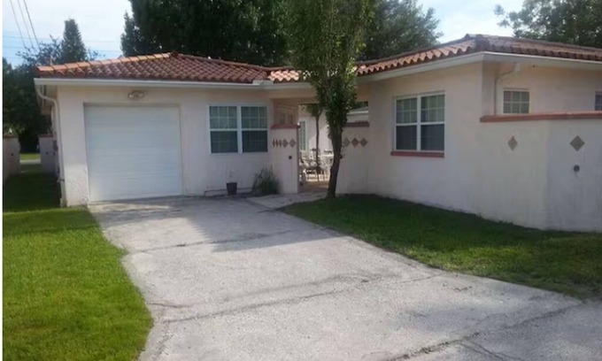 North East Park House | St. Petersburg Romantic Vacation Couples Getaway!