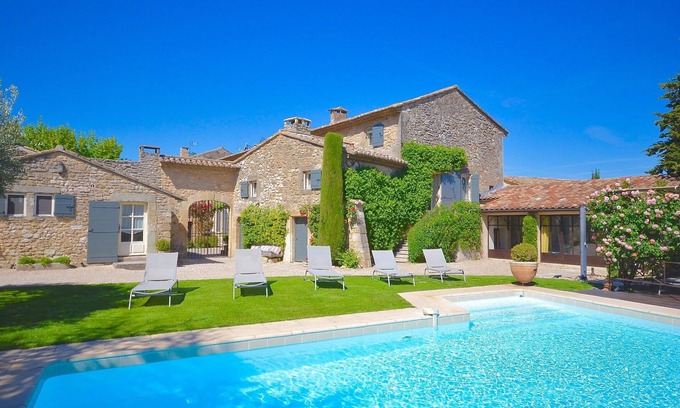 Robion House | St Roch: Luxury farmhouse from the 18th century with heated pool