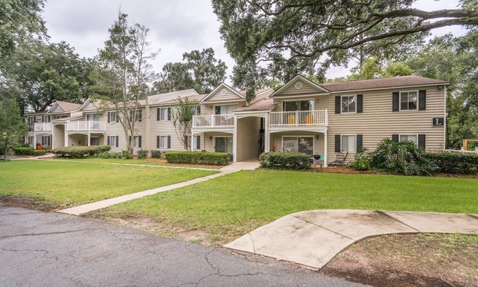 Demere Park Condo | St. Simons Island Village Area With Many Amenities. Pool, Tennis, Fitness Center and More