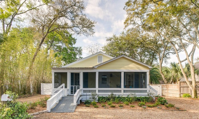 East Beach Cottage | St. Simons Island Cottage ~ 1 Block Walk to Beach!