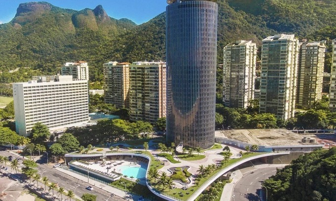 Sao Conrado Hotel | Stay in a work of art with a panoramic bath overlooking sea and mountains.