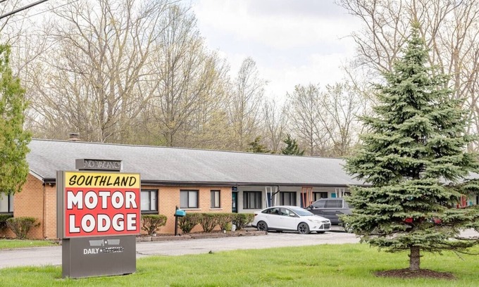 Riverview Apartment | Stay in Browntown for 4: Cozy Room with MiniFridge