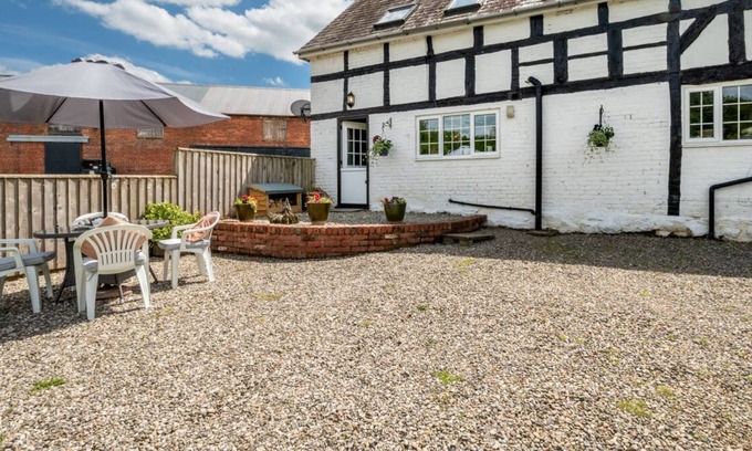 Guilsfield House | Stabal y Nant in the beautiful Welshpool