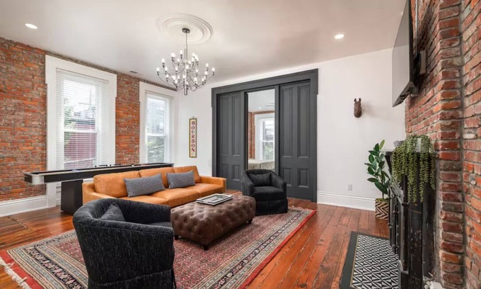 Irish Hill House | Stable #2 ~ Walkable, Mini Golf, Fire Pits, Games