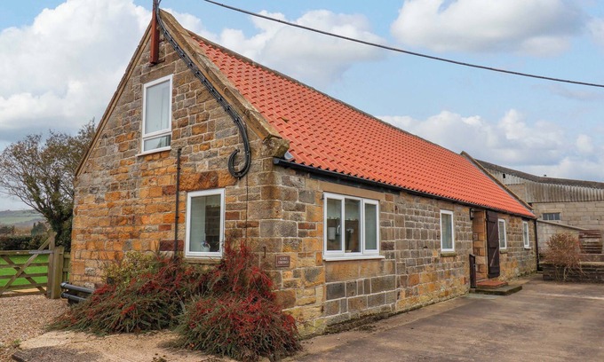 Fylingdales Cottage | STABLE COTTAGE, family friendly, with a garden in Robin Hood’s Bay
