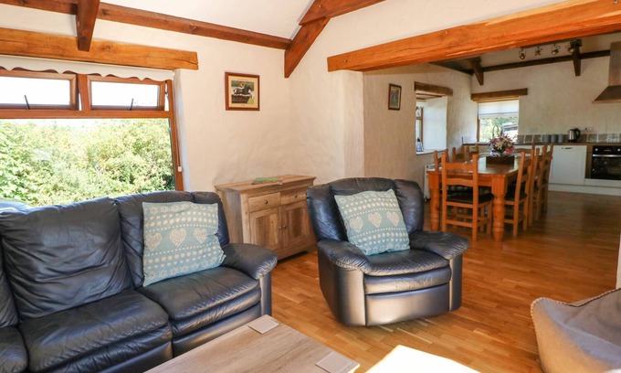Efailwen Cottage | STABLE COTTAGE, pet friendly, with hot tub in Efailwen