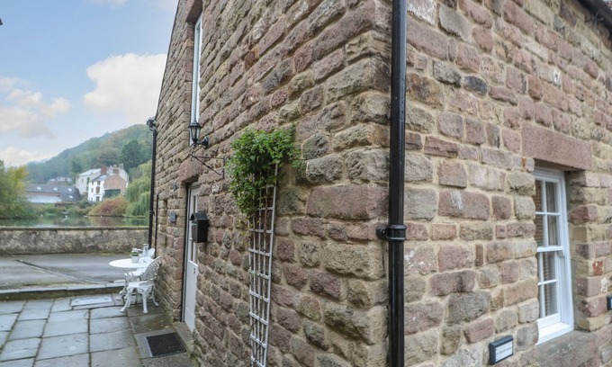 Cromford Cottage | STABLE COTTAGE, pet friendly, with open fire in Cromford