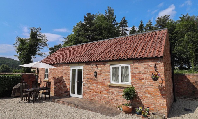 Scawton Cottage | STABLE COTTAGE, pet friendly, country holiday cottage in Hovingham