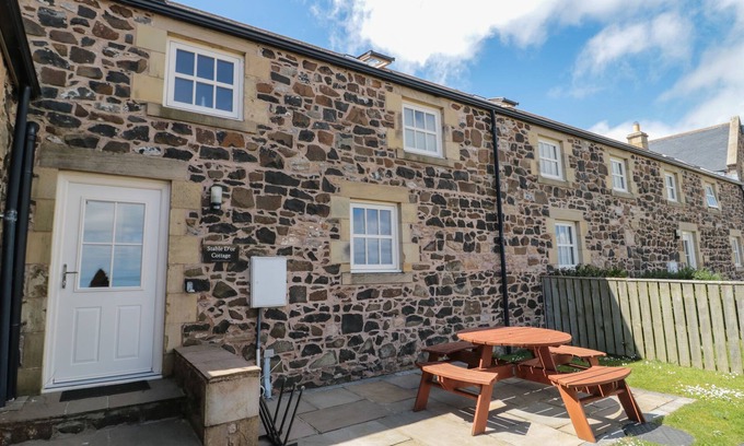 Embleton Cottage | STABLE D'OR, pet friendly, with pool in Embleton