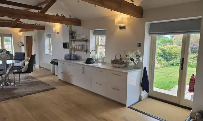 Walkeringham House | Stable View Barn - log burner & dog friendly