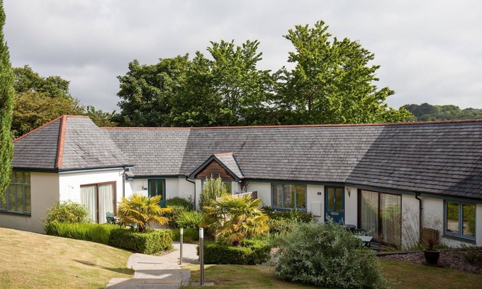 Carnon Downs Cottage | Stables Cottage (pet free)