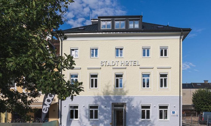 Oberndorf bei Salzburg Hotel | Stadthotel Oberndorf - 24h Self Check-In Terminal