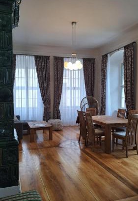 Bautzen Apartment | Stadtpalais Domblick-Suite 4 Zimmer mit Balkon maximal 6 Personen