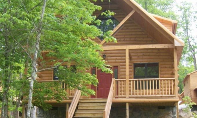 White Oak Lodge Cabin | Stair Free Entry: Resort Cabin: Hot Tub, Fireplace, Game Loft, WiFi, Pool