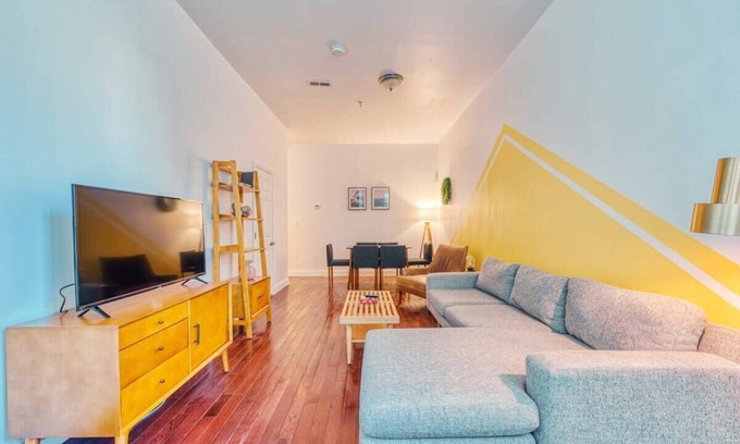 Chinatown Apartment | Stairway | 3BR Apt w W/D Ideal for Groups
