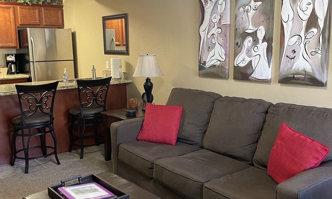 Oak Creek Condo | Stairway to Heaven, 2 min to pool, EV 2nd level charger on site!