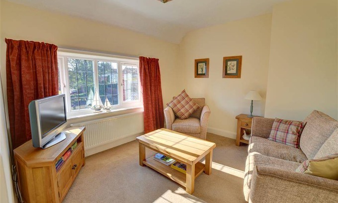 Whitby Cottage | Stakesby House Apt 2