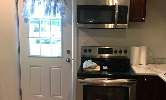 Stamford Apartment | Stamford CT Guest Suite. Spacious, private home for visiting family & friends
