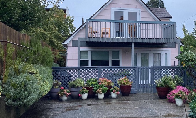 Ballard Cottage | Stand Alone Cozy Carriage House in a quiet Ballard Neighborhood many amenities