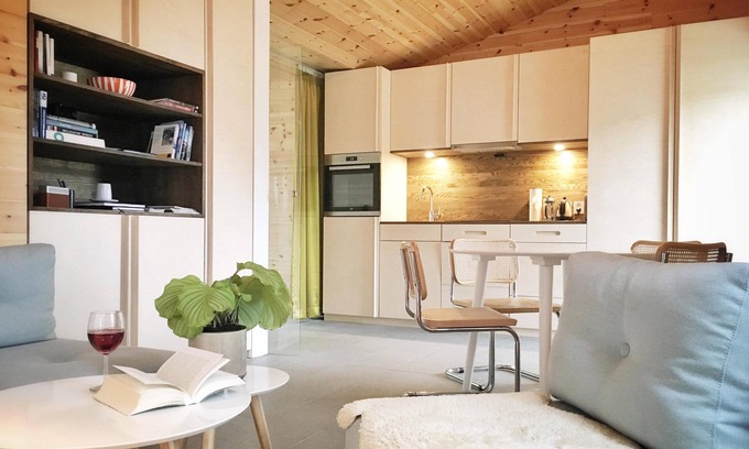 Tromsdalen Apartment | Standard-Apartment-Private Bathroom-Mountain view-Apartment 01