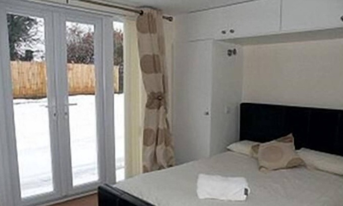 East Hendred House | Standard Double Ensuite Annex at Mather House Retreat