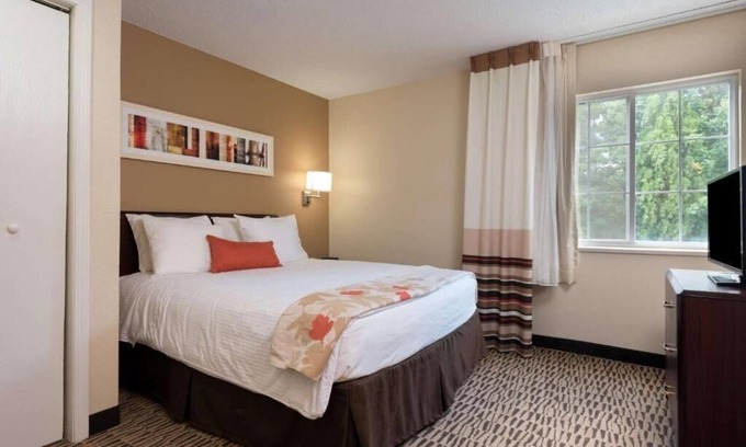 Altamonte Springs Apartment | Standard Queen Room Near Sanlando Park ORL