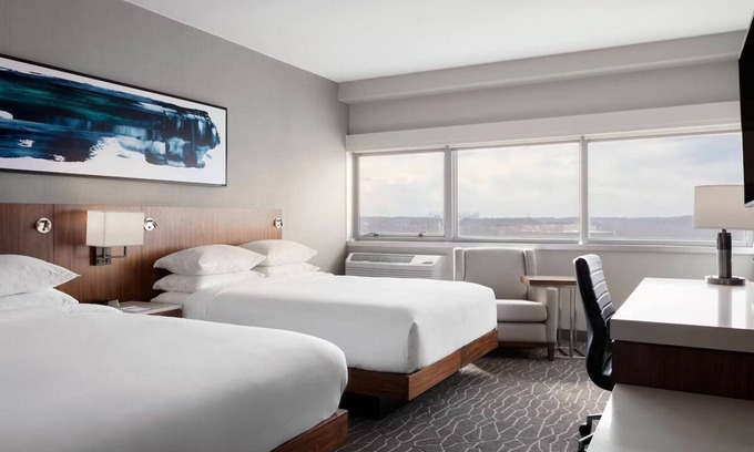 Iselin Hotel | Standard Room at Delta Hotels, Free Parking, Short Drive to Woodbridge Mall