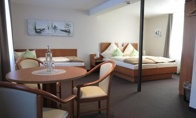 Burgschwalbach Bed & Breakfast | Standard triple room 1 (room 1) - Gästehaus Auszeit