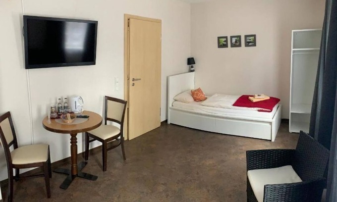 Burgschwalbach Bed & Breakfast | Standard twin room 6 (room 6) - Gästehaus Auszeit