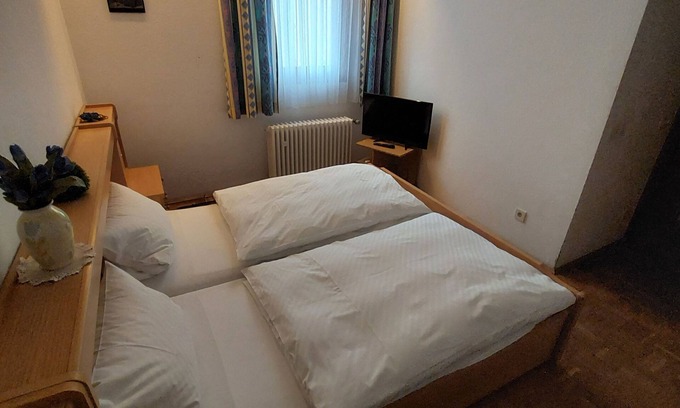 Laudenbach Cottage | Standardzimmer Doppelbett Nr. 4 - Goldner Engel, Restaurant - Hotel - Metzgerei