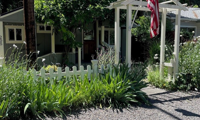 Jacksonville Cottage | Standish Cottage is Creekside