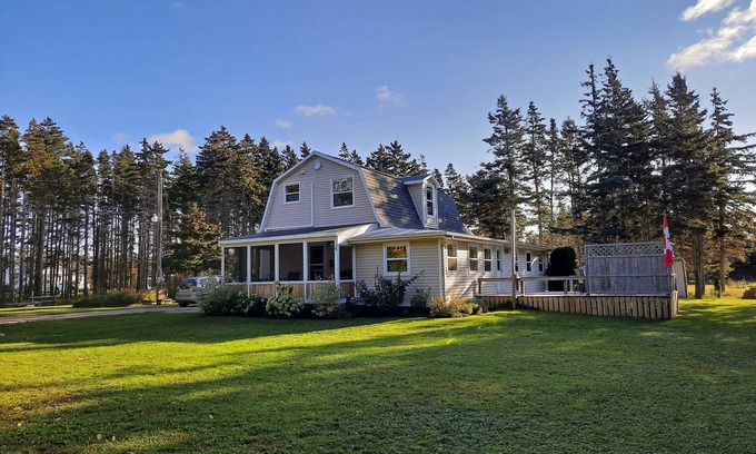Stanhope House | Stanhope Vacation House – Walk to the beach!