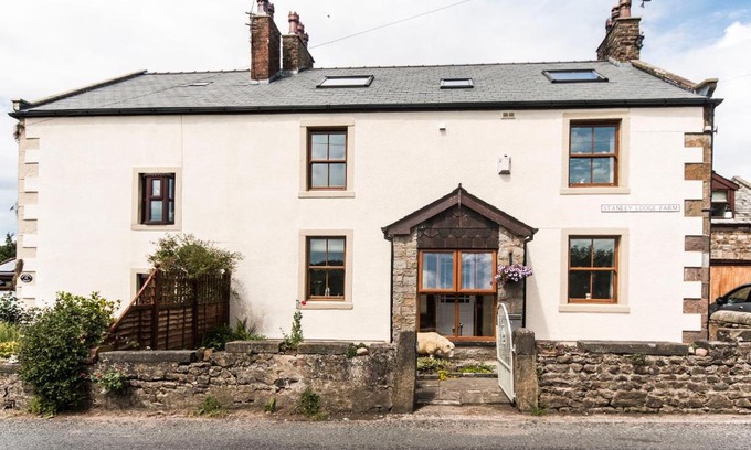 Lancaster Bed & Breakfast | Stanley Lodge Farmhouse