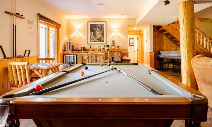 Windham Cabin | Stanley's Mountain Getaway · 5 Min to Skiing | Hot Tub | Fire Pit | Games | Bar