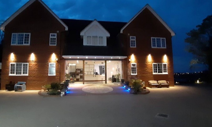 Takeley Street Bed & Breakfast | Stansted Airport Lodge