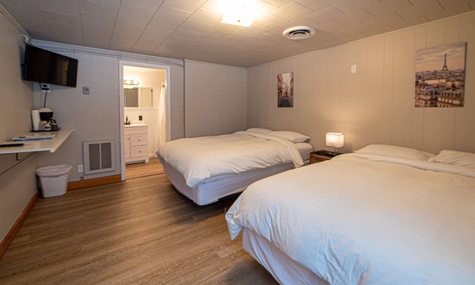 Indian River House | Star Gate Room 14 Indian River, MI