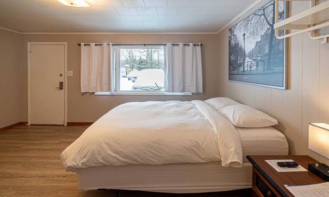 Indian River Apartment | Star Gate Room 6 Indian River, MI
