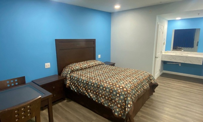 East Side Costa Mesa Hotel | Star Inn Motel